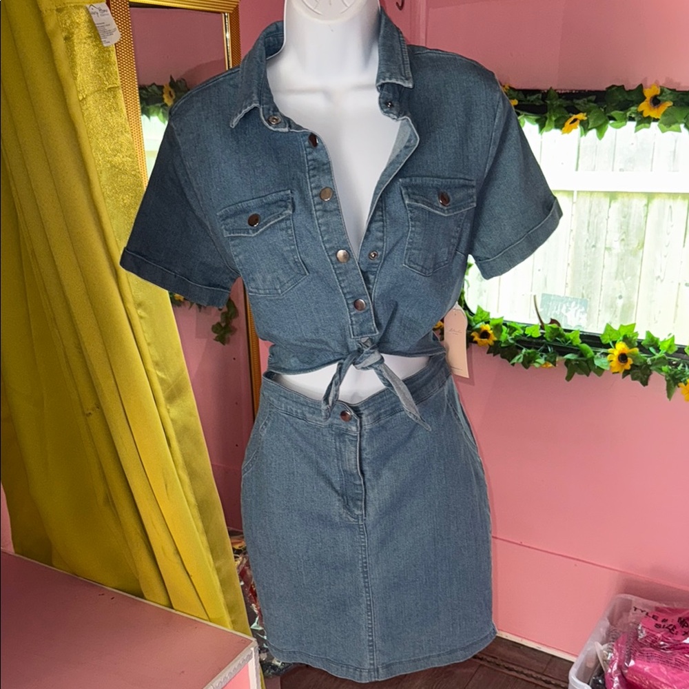 Denim Button-Down Midi Dress - Perfect for a Country Concert